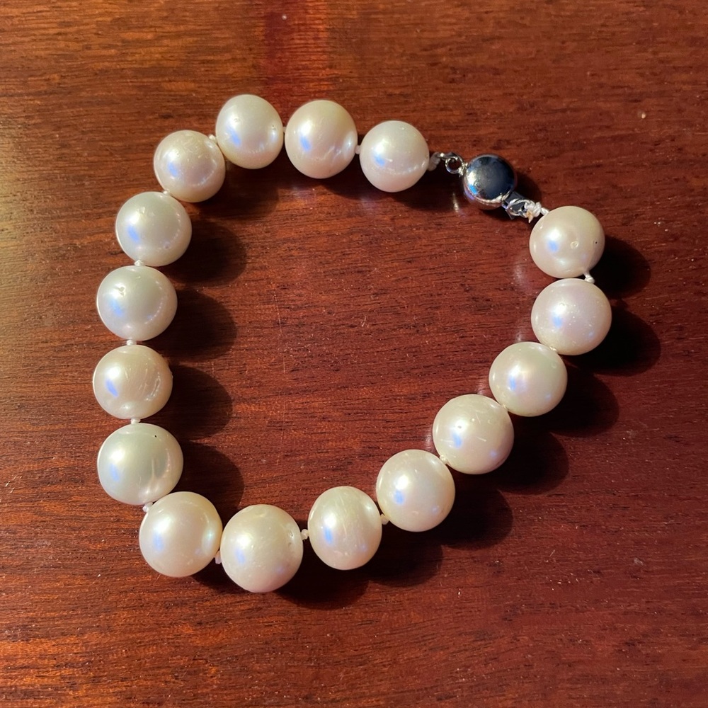 Vintage Freshwater South Asian 15mm hand knotted Pearl Bracelet w Silver tone